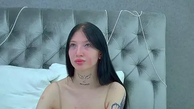 Explore our live girls sluts from our Custom and Multi clubs and checkout exclusive access to highly interactive content, such as shape, hair, titties, pussy type and many more.