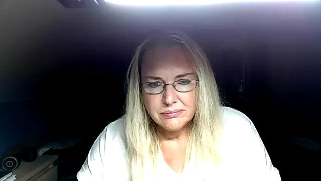 Sandy-Summer from StripChat is Freechat