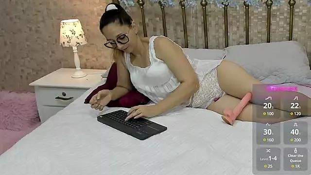 sandymilf from StripChat is Freechat