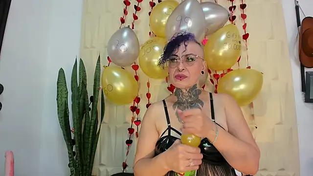 Explore our live girls sluts from our Custom and Multi clubs and checkout exclusive access to highly interactive content, such as shape, hair, titties, pussy type and many more.