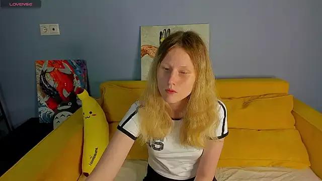 Sansa_kisss from StripChat is Freechat