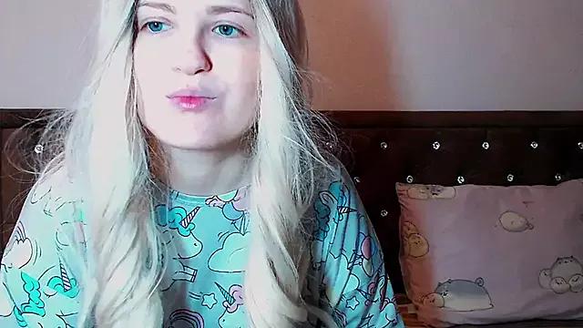 Sara4uu from StripChat