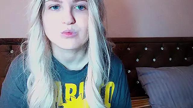 Sara4uu from StripChat