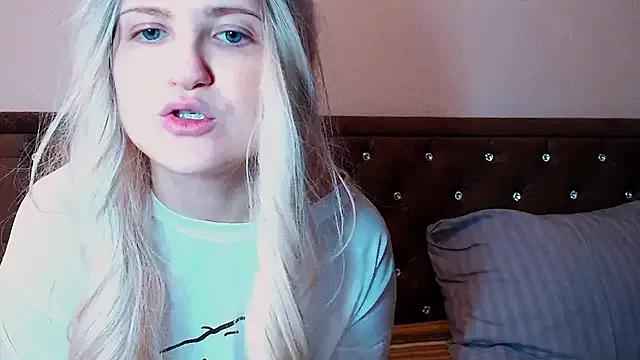 Sara4uu from StripChat