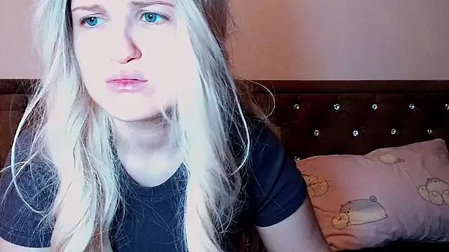 Sara4uu from StripChat