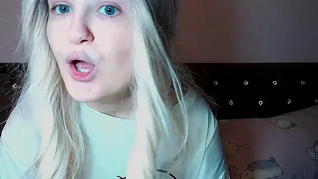 Sara4uu from StripChat