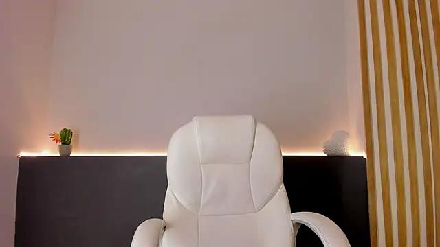Explore our live girls sluts from our Custom and Multi clubs and checkout exclusive access to highly interactive content, such as shape, hair, titties, pussy type and many more.
