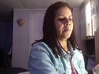 Sara_Brandon from StripChat