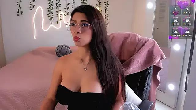 sara_doll77 from StripChat