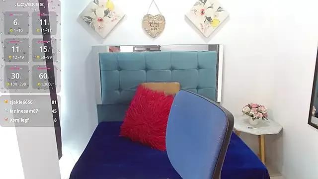Sara_f_W from StripChat