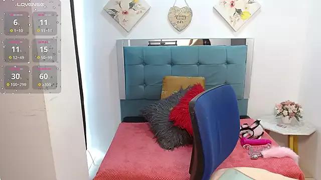 Sara_f_W from StripChat