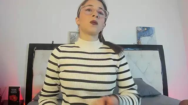 Sara_Roades from StripChat is Freechat