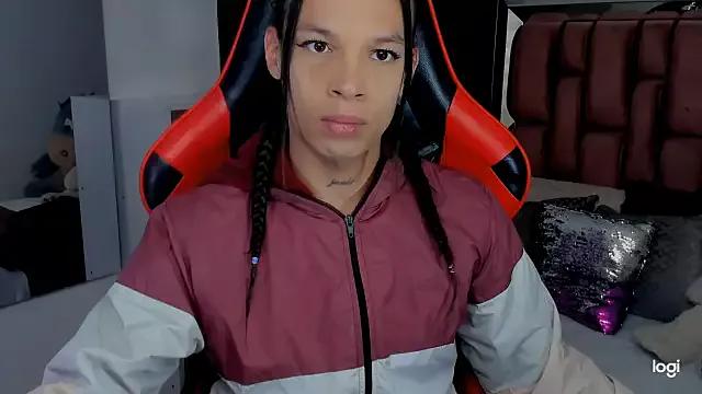 sara_slut21 from StripChat