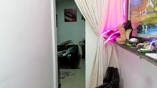 sara_slut21 from StripChat is Freechat