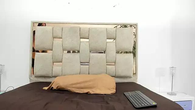 Saraa_lov from StripChat