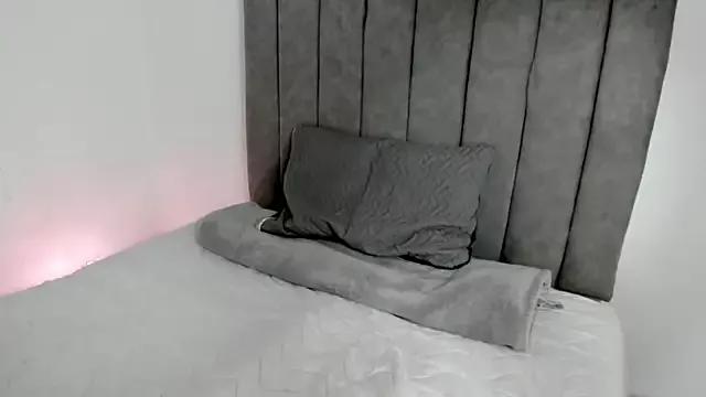 Explore our live girls sluts from our Custom and Multi clubs and checkout exclusive access to highly interactive content, such as shape, hair, titties, pussy type and many more.