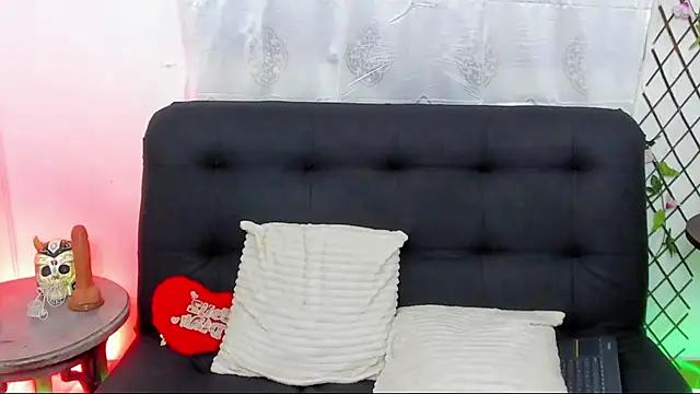 Sarah_and_Nicolle from StripChat