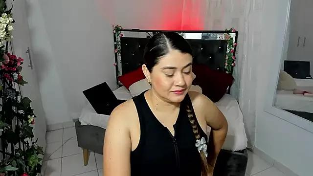 Sarah_bigass_Co from StripChat is Freechat