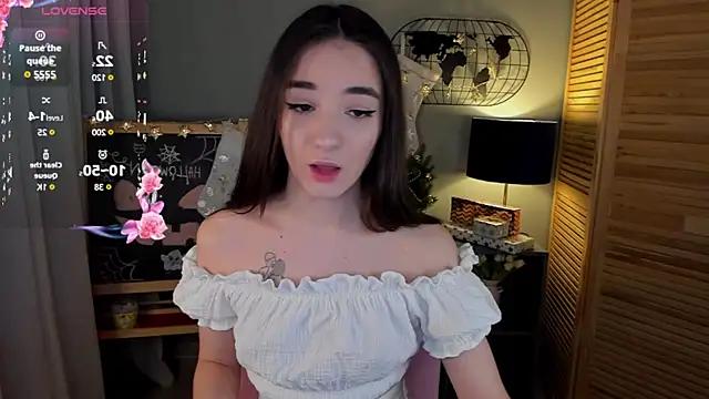 Sarah_Grows from StripChat