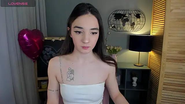 Sarah_Grows from StripChat
