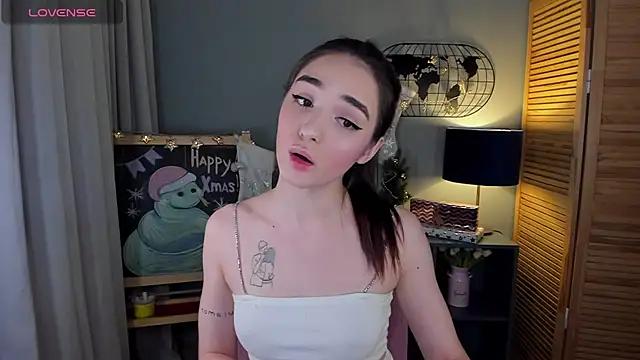Sarah_Grows from StripChat