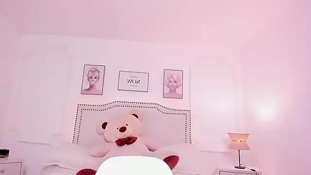 Explore our live girls sluts from our Custom and Multi clubs and checkout exclusive access to highly interactive content, such as shape, hair, titties, pussy type and many more.