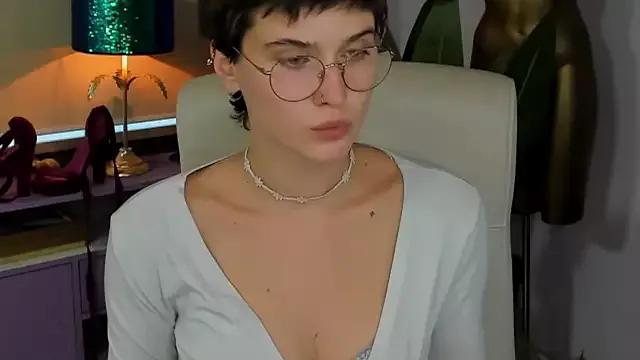 sarah_perfect from StripChat