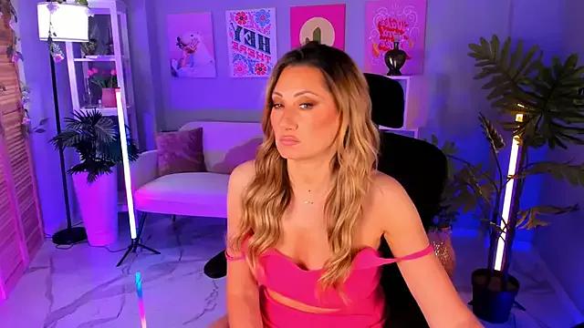 Explore our live girls sluts from our Custom and Multi clubs and checkout exclusive access to highly interactive content, such as shape, hair, titties, pussy type and many more.