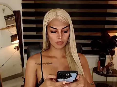 SarahAmber from StripChat