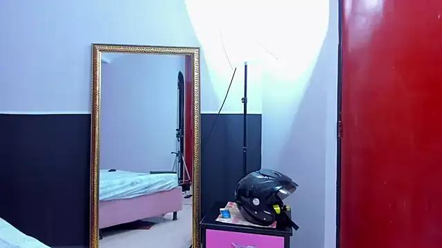 Sarahbrowm_ from StripChat