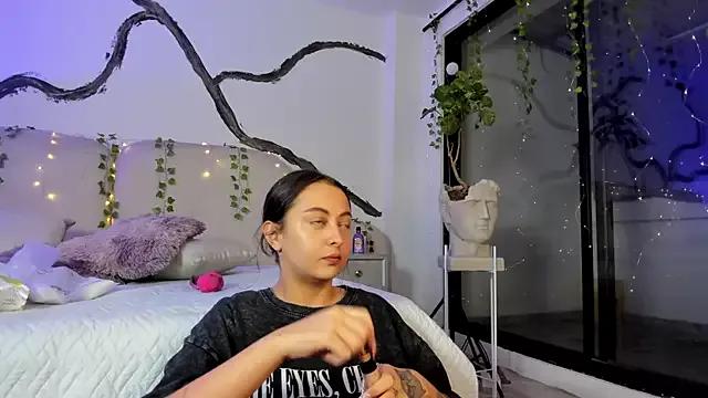 SarahCastro1_ from StripChat is Freechat