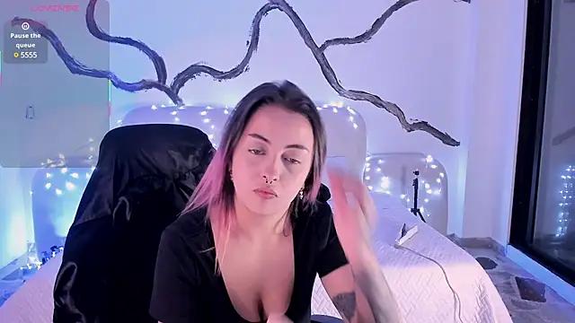 Explore our live girls sluts from our Custom and Multi clubs and checkout exclusive access to highly interactive content, such as shape, hair, titties, pussy type and many more.
