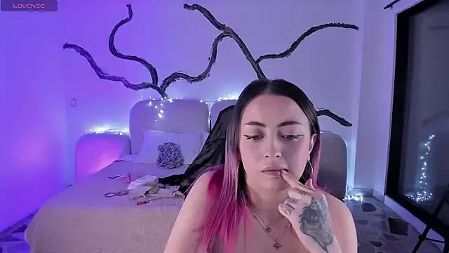 Explore our live girls sluts from our Custom and Multi clubs and checkout exclusive access to highly interactive content, such as shape, hair, titties, pussy type and many more.