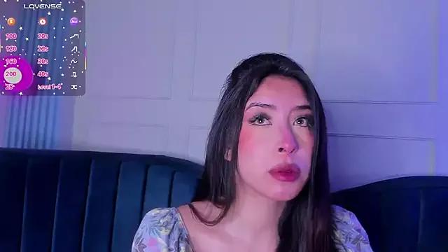 SarahMiler_ from StripChat is Freechat