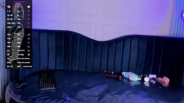 Explore our live girls sluts from our Custom and Multi clubs and checkout exclusive access to highly interactive content, such as shape, hair, titties, pussy type and many more.