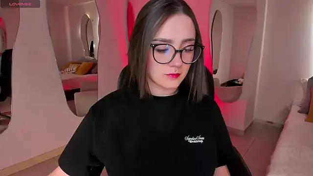 SarahRhodes_ from StripChat is Freechat