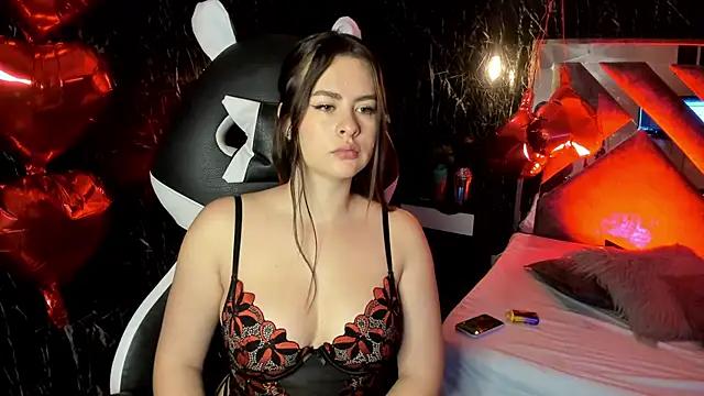 SARAHROSSET from StripChat