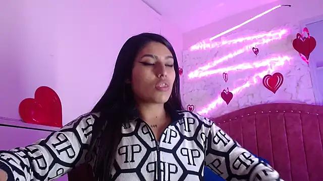 SarahStones from StripChat