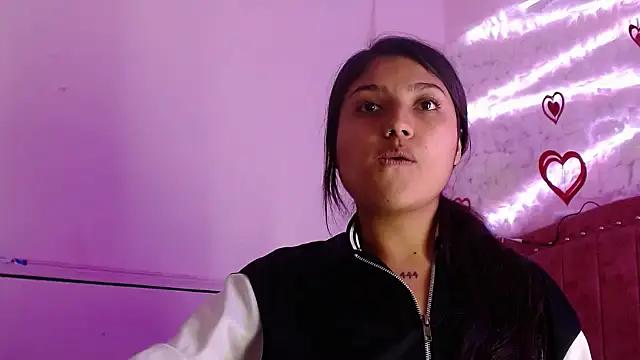 SarahStones from StripChat