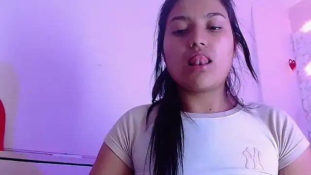 SarahStones from StripChat