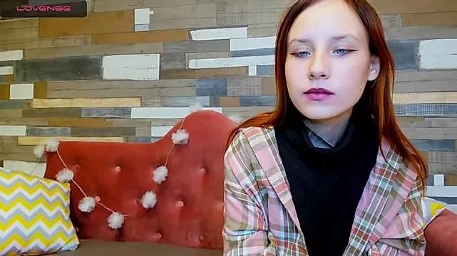 sarakaell from StripChat
