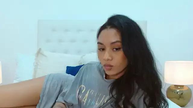 Sarakux from StripChat