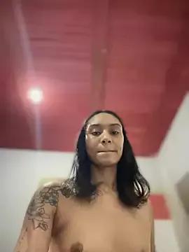 Sarakux from StripChat