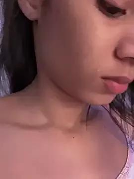 Sarakux from StripChat