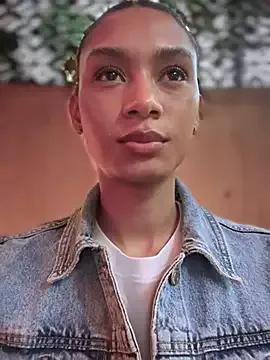 Sarakux from StripChat