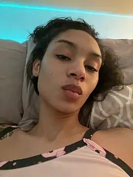 Sarakux from StripChat
