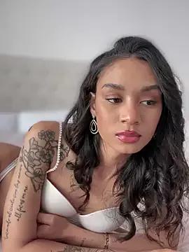 Sarakux from StripChat
