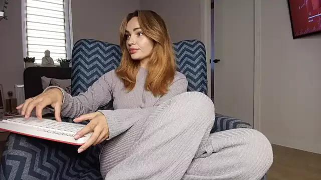 SaraLow from StripChat