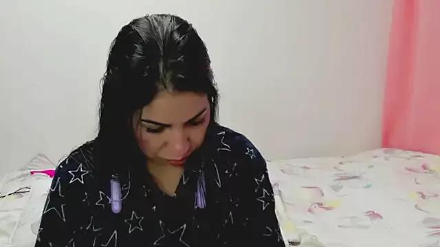 saralunabella from StripChat