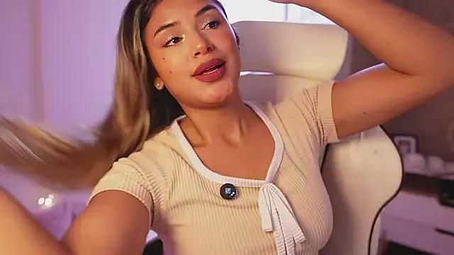 Explore our live girls sluts from our Custom and Multi clubs and checkout exclusive access to highly interactive content, such as shape, hair, titties, pussy type and many more.